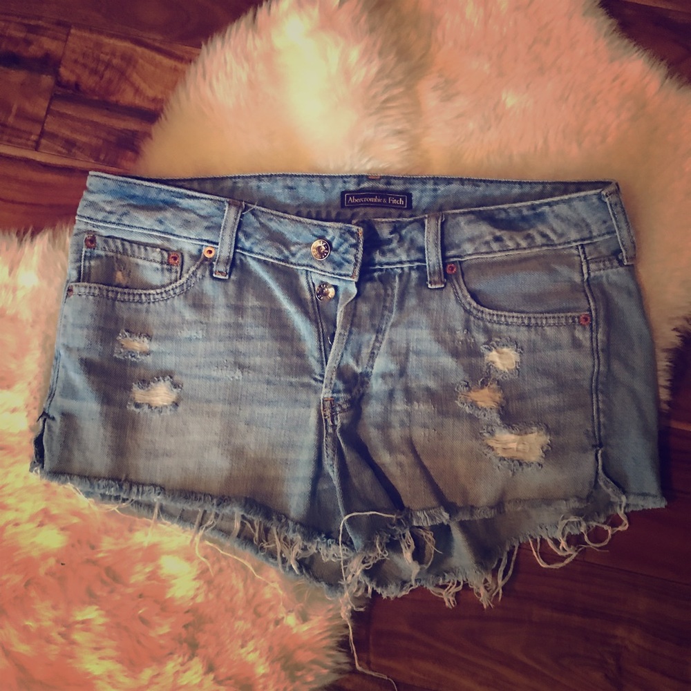 Abercrombie & Fitch distressed shorts size 10/30